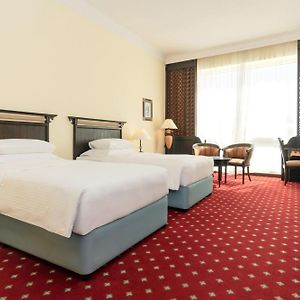 Deluxe Room – complimentary shuttle to DXB Airport Terminal 1 & 3